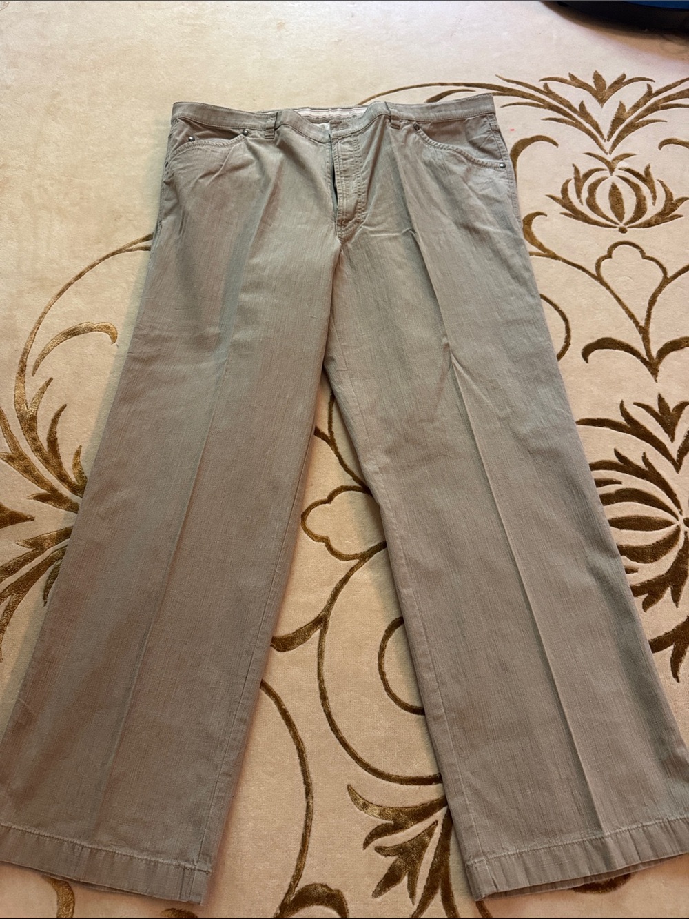 Men's Straight-Leg Chinos in Light Gray